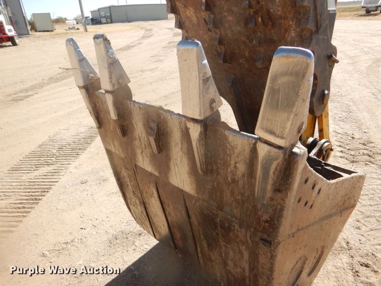 image for item DD4524 1993 John Deere 790E LC excavator