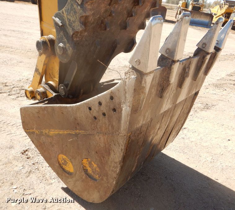 image for item DD4524 1993 John Deere 790E LC excavator