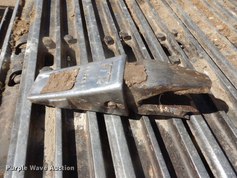 image for item DD4524 1993 John Deere 790E LC excavator