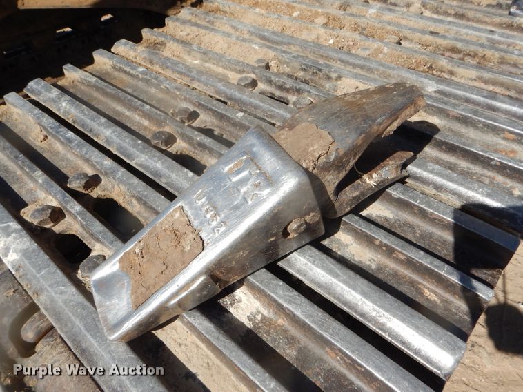 image for item DD4524 1993 John Deere 790E LC excavator