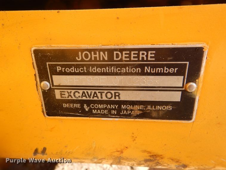 image for item DD4524 1993 John Deere 790E LC excavator