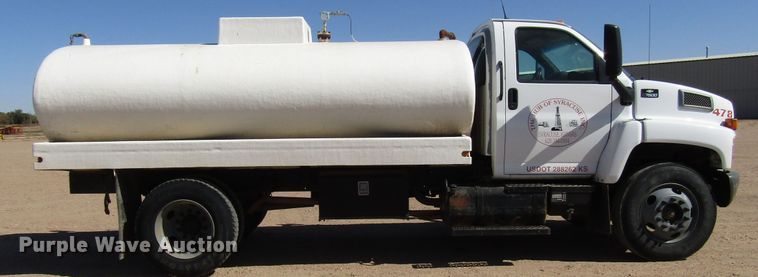 image for item DG0261 2008 Chevrolet C7500 tank truck
