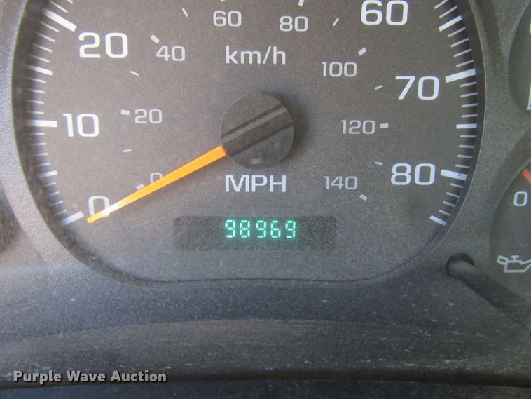 image for item DG0261 2008 Chevrolet C7500 tank truck