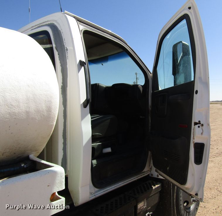 image for item DG0261 2008 Chevrolet C7500 tank truck
