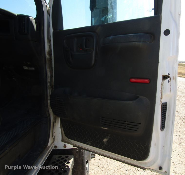 image for item DG0261 2008 Chevrolet C7500 tank truck