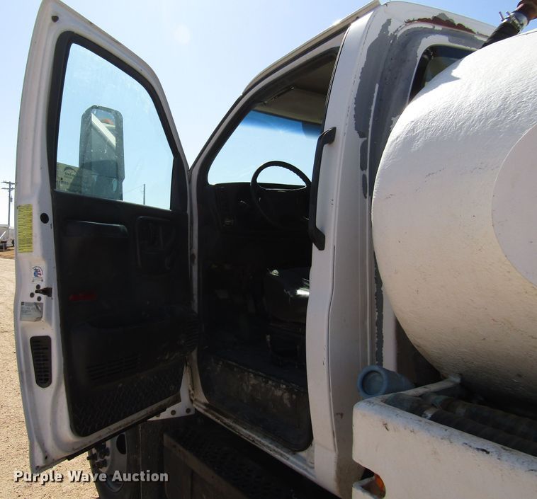 image for item DG0261 2008 Chevrolet C7500 tank truck