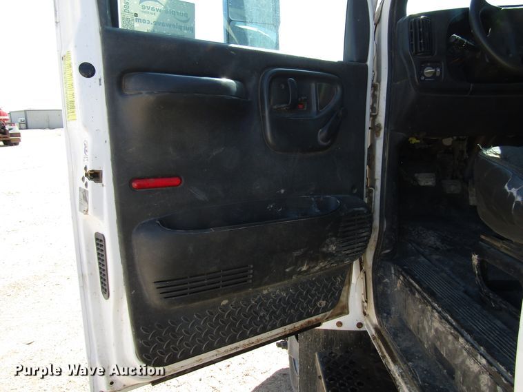 image for item DG0261 2008 Chevrolet C7500 tank truck