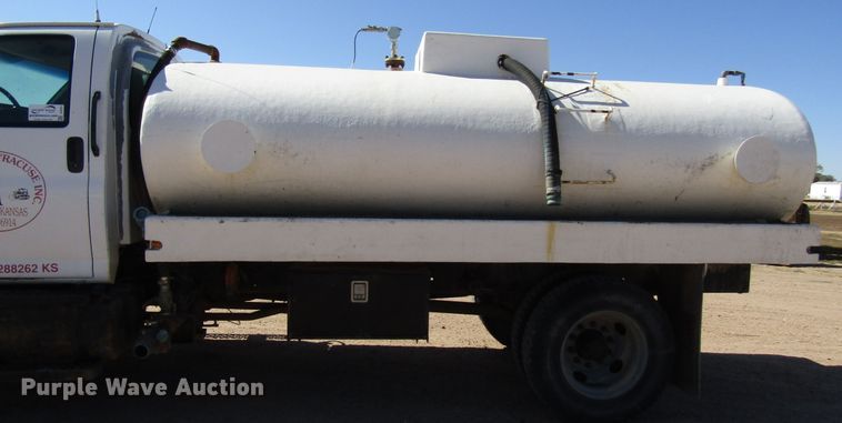 image for item DG0261 2008 Chevrolet C7500 tank truck
