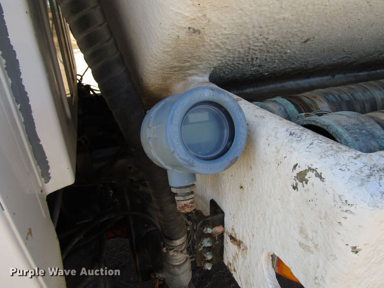 image for item DG0261 2008 Chevrolet C7500 tank truck