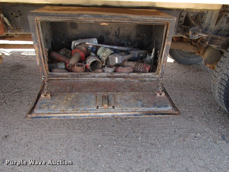 image for item DG0261 2008 Chevrolet C7500 tank truck