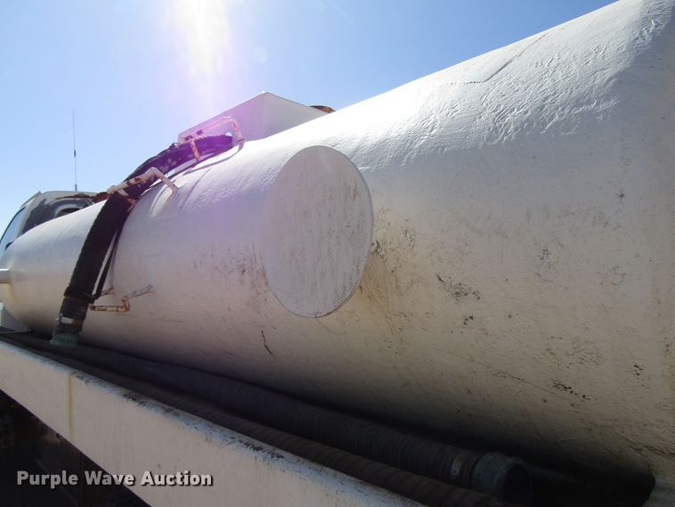 image for item DG0261 2008 Chevrolet C7500 tank truck