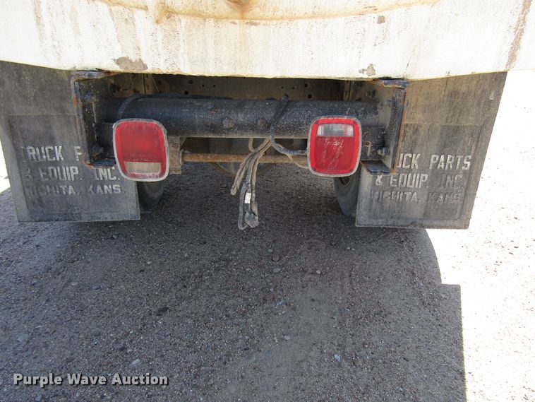 image for item DG0261 2008 Chevrolet C7500 tank truck