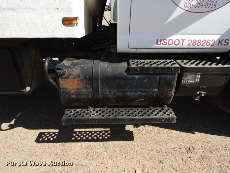 image for item DG0261 2008 Chevrolet C7500 tank truck