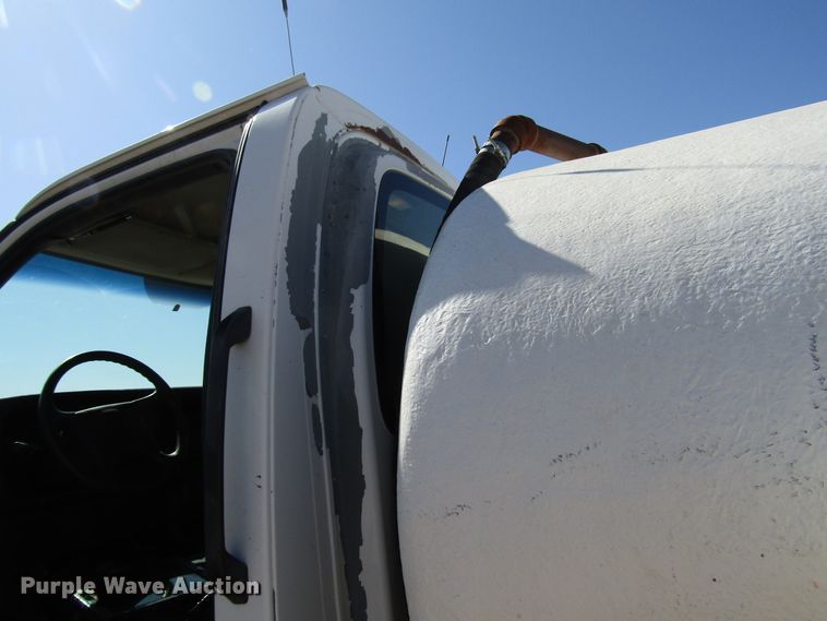 image for item DG0261 2008 Chevrolet C7500 tank truck