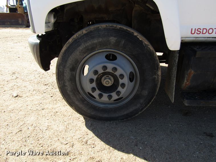 image for item DG0261 2008 Chevrolet C7500 tank truck