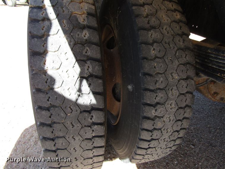 image for item DG0261 2008 Chevrolet C7500 tank truck