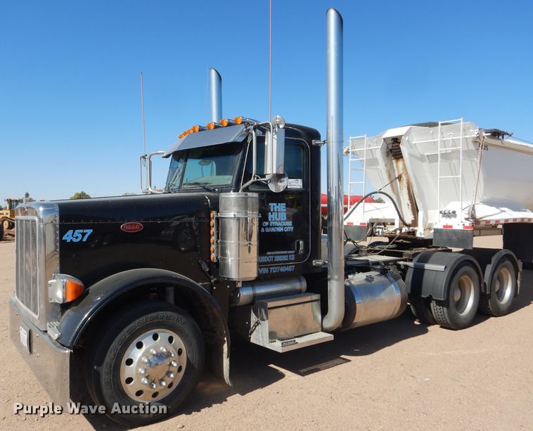image for item DG0262 2007 Peterbilt 379 semi truck