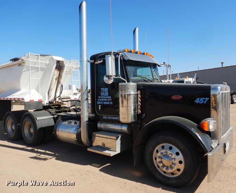 image for item DG0262 2007 Peterbilt 379 semi truck