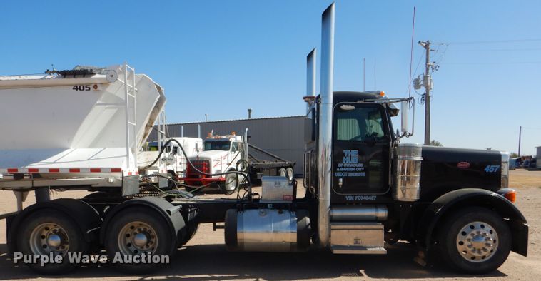 image for item DG0262 2007 Peterbilt 379 semi truck