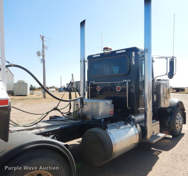 image for item DG0262 2007 Peterbilt 379 semi truck