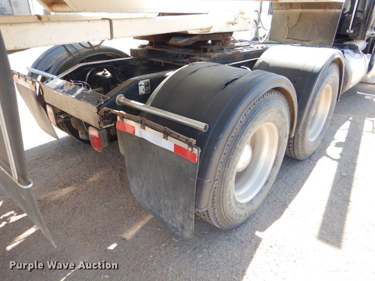 image for item DG0262 2007 Peterbilt 379 semi truck