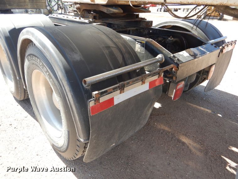 image for item DG0262 2007 Peterbilt 379 semi truck