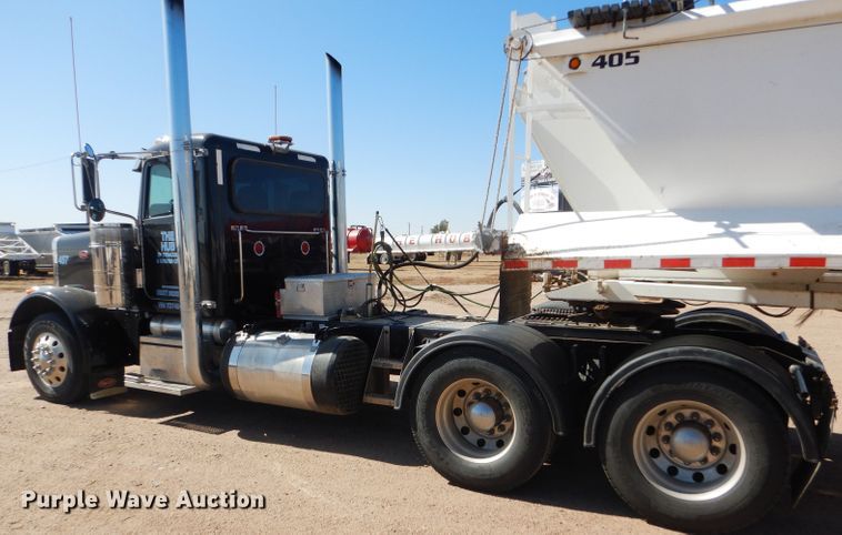 image for item DG0262 2007 Peterbilt 379 semi truck