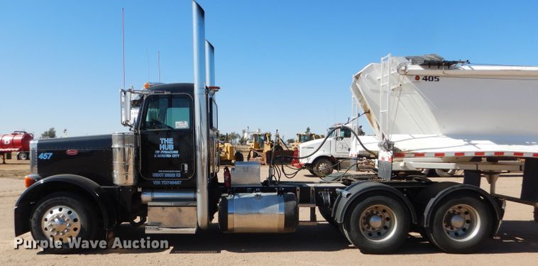image for item DG0262 2007 Peterbilt 379 semi truck