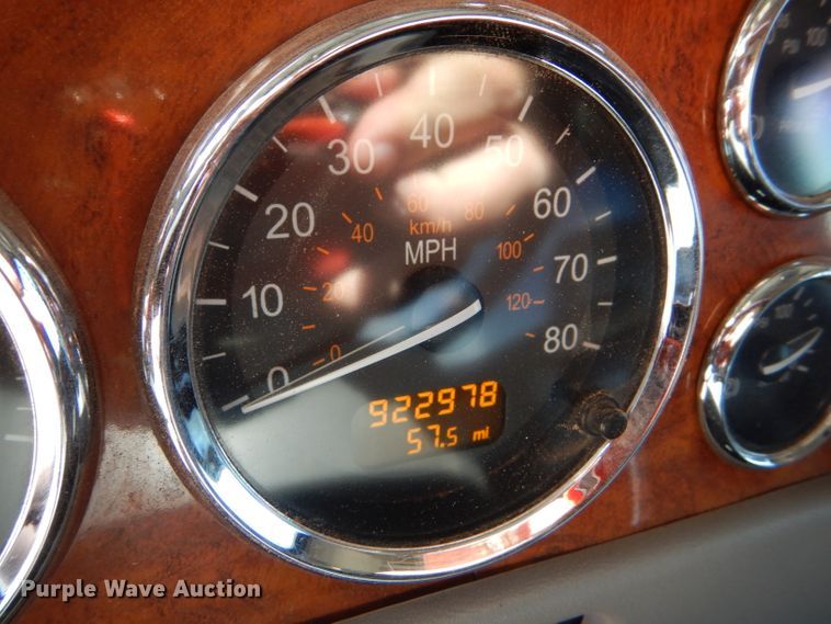 image for item DG0262 2007 Peterbilt 379 semi truck