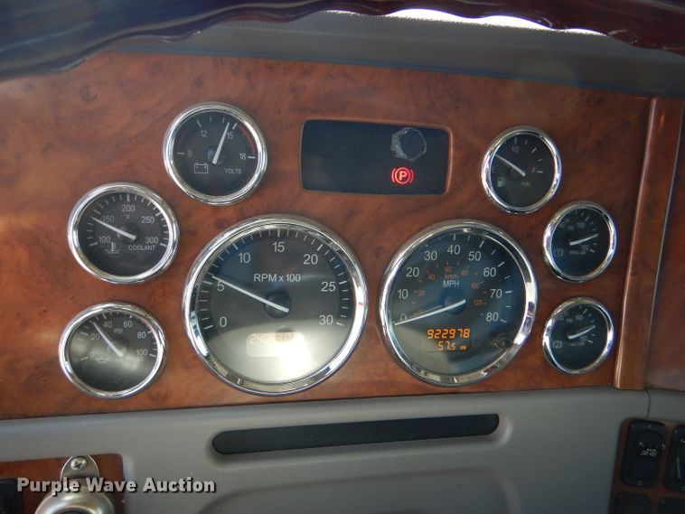 image for item DG0262 2007 Peterbilt 379 semi truck