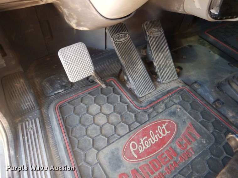 image for item DG0262 2007 Peterbilt 379 semi truck