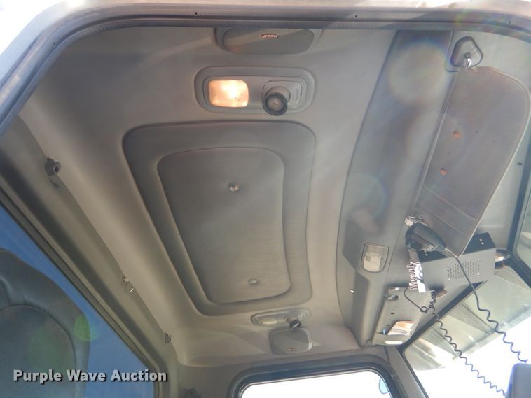 image for item DG0262 2007 Peterbilt 379 semi truck