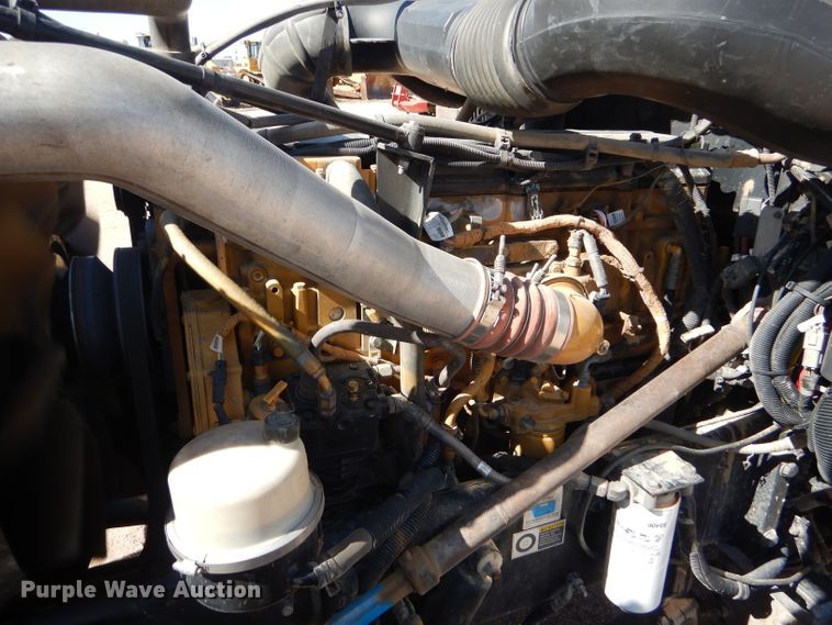 image for item DG0262 2007 Peterbilt 379 semi truck