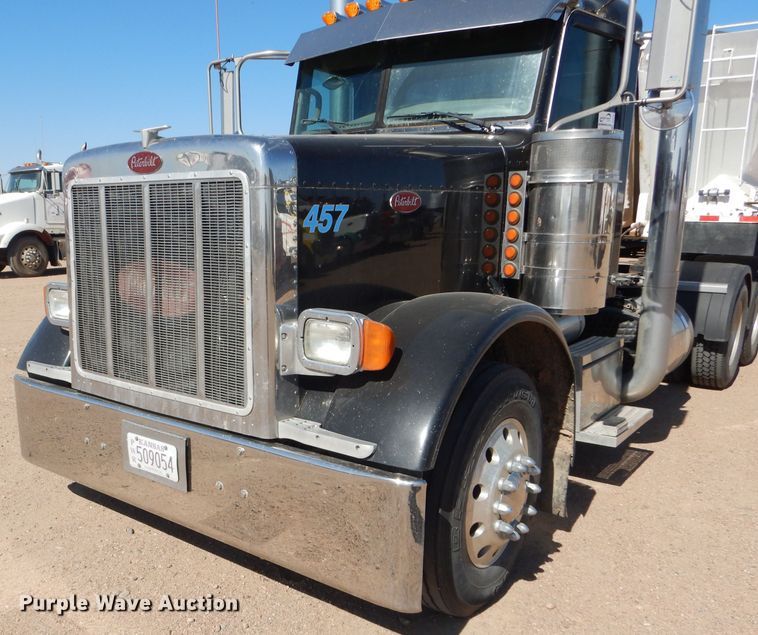 image for item DG0262 2007 Peterbilt 379 semi truck