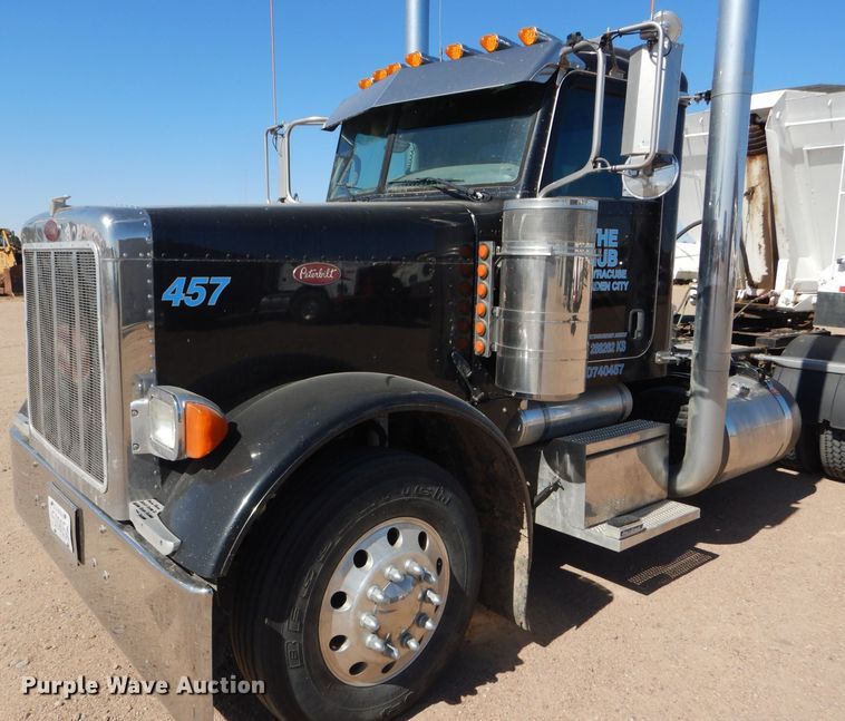 image for item DG0262 2007 Peterbilt 379 semi truck