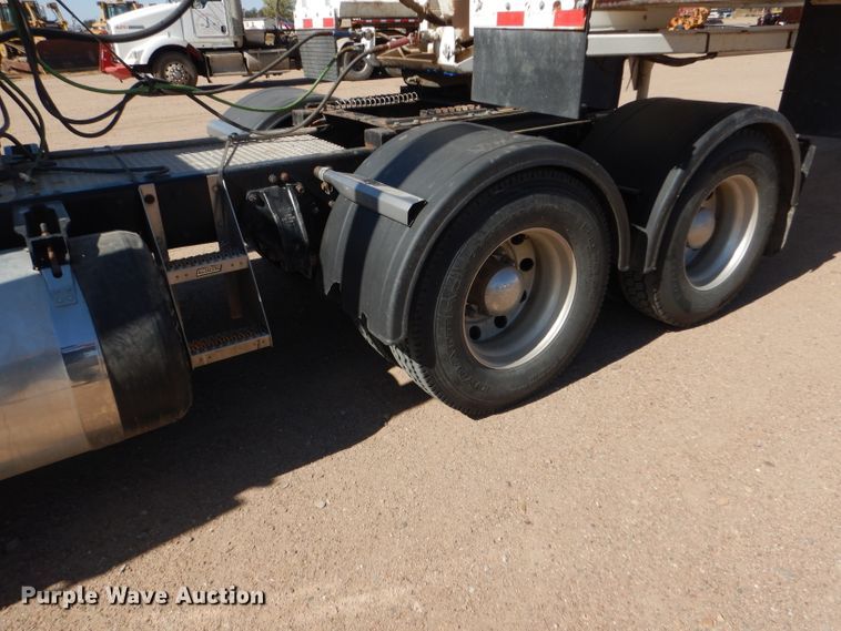 image for item DG0262 2007 Peterbilt 379 semi truck