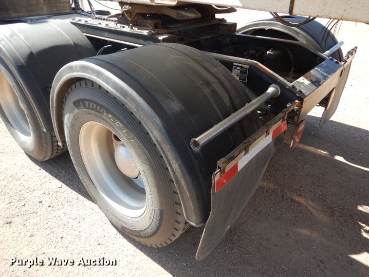 image for item DG0262 2007 Peterbilt 379 semi truck