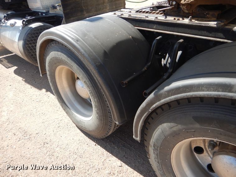 image for item DG0262 2007 Peterbilt 379 semi truck