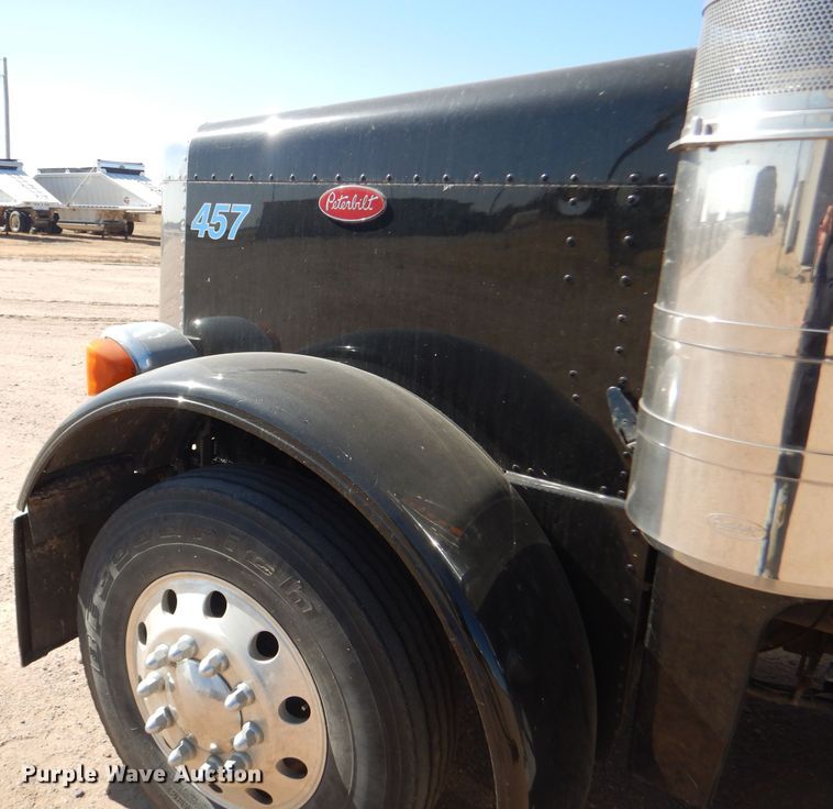 image for item DG0262 2007 Peterbilt 379 semi truck