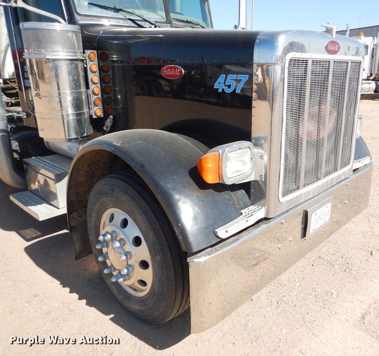 image for item DG0262 2007 Peterbilt 379 semi truck