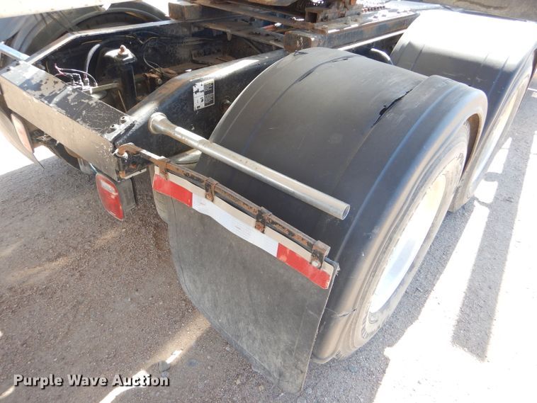 image for item DG0262 2007 Peterbilt 379 semi truck