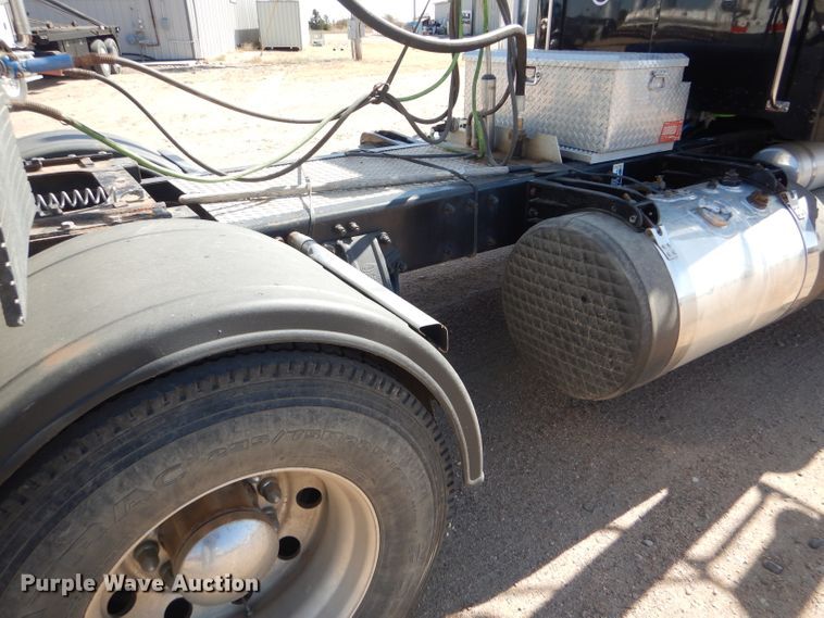 image for item DG0262 2007 Peterbilt 379 semi truck