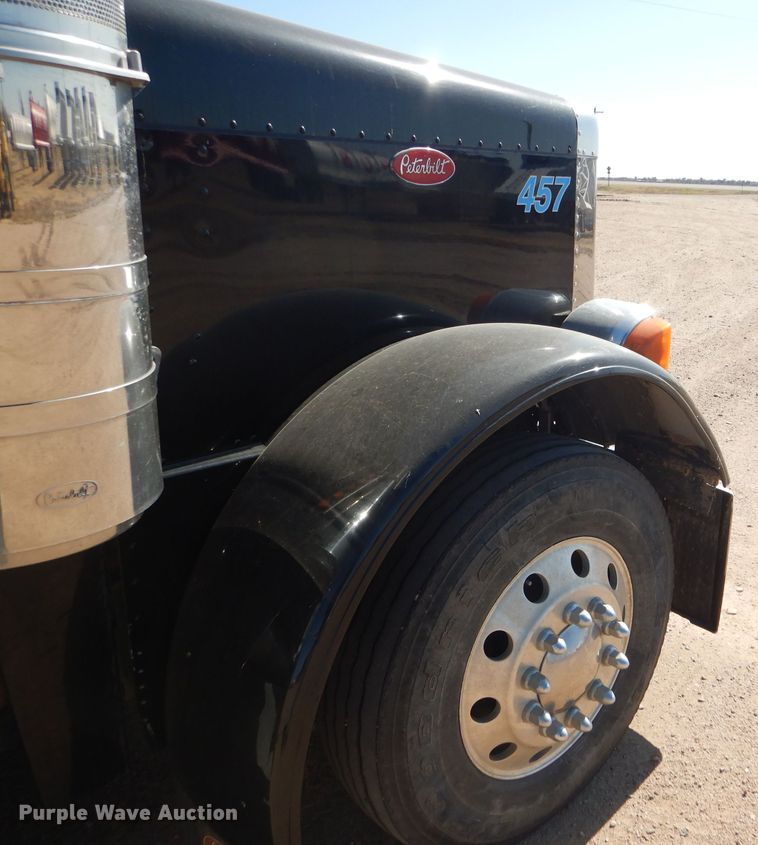 image for item DG0262 2007 Peterbilt 379 semi truck