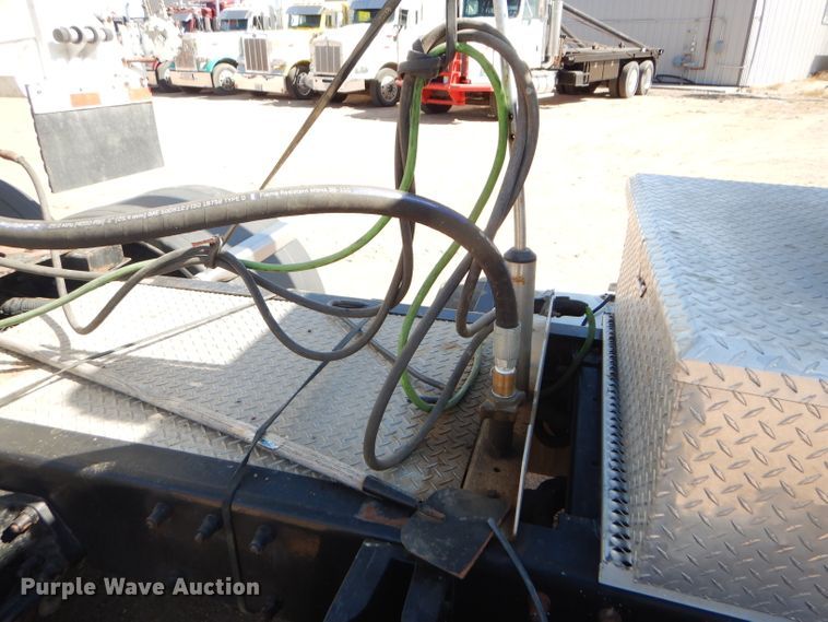 image for item DG0262 2007 Peterbilt 379 semi truck