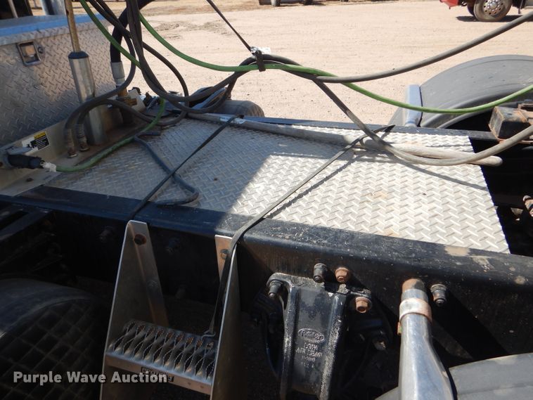 image for item DG0262 2007 Peterbilt 379 semi truck