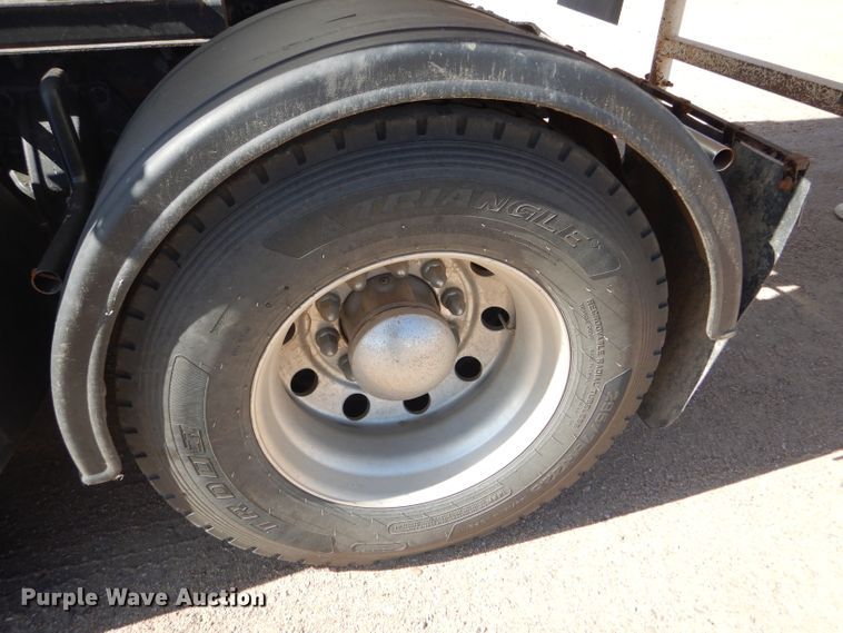 image for item DG0262 2007 Peterbilt 379 semi truck