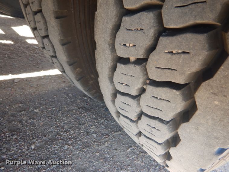 image for item DG0262 2007 Peterbilt 379 semi truck