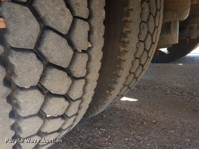 image for item DG0262 2007 Peterbilt 379 semi truck