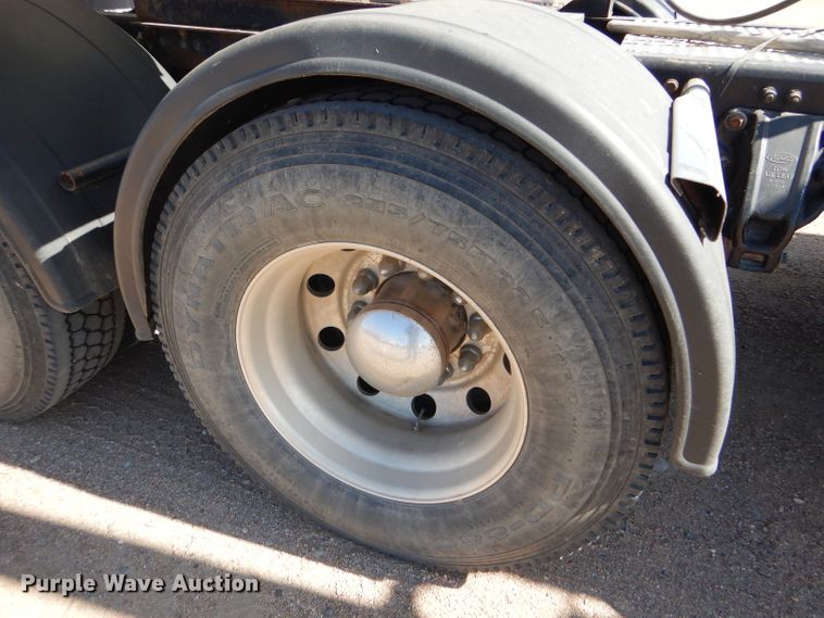 image for item DG0262 2007 Peterbilt 379 semi truck