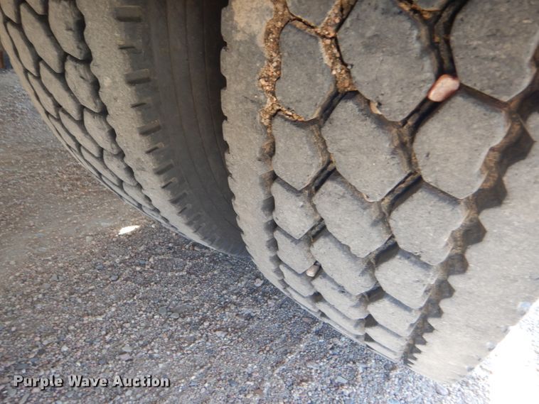 image for item DG0262 2007 Peterbilt 379 semi truck